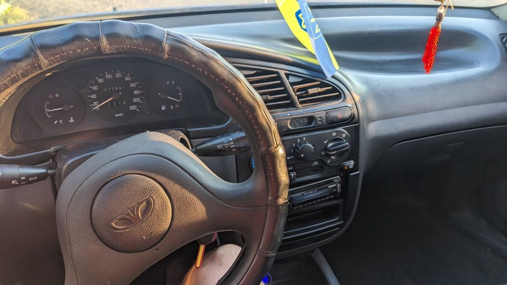 Автомобіль Daewoo Sens