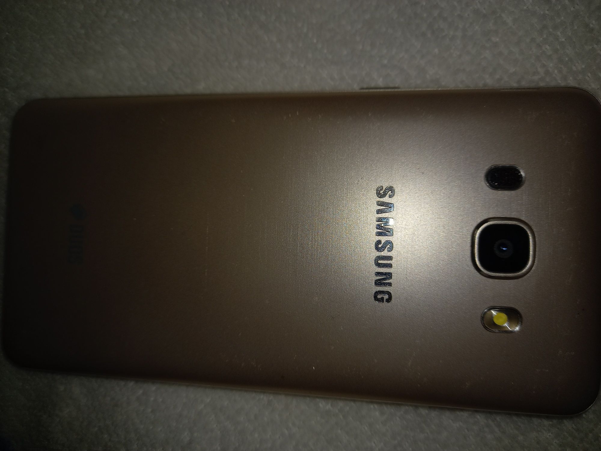 Telemóvel Samsung Galaxy J 5 2016 a funcionar a óptimo preço