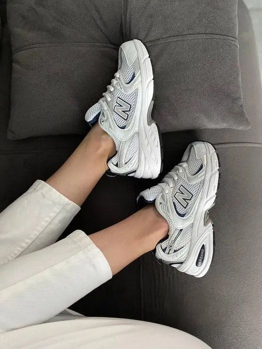 Світлі жіночі кроссівки New Balance 530. Модні жіночі кросси Нью
