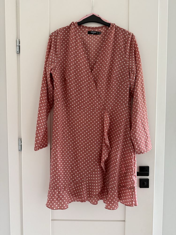 Missguided Plus - różowa sukienka w groszki - 44