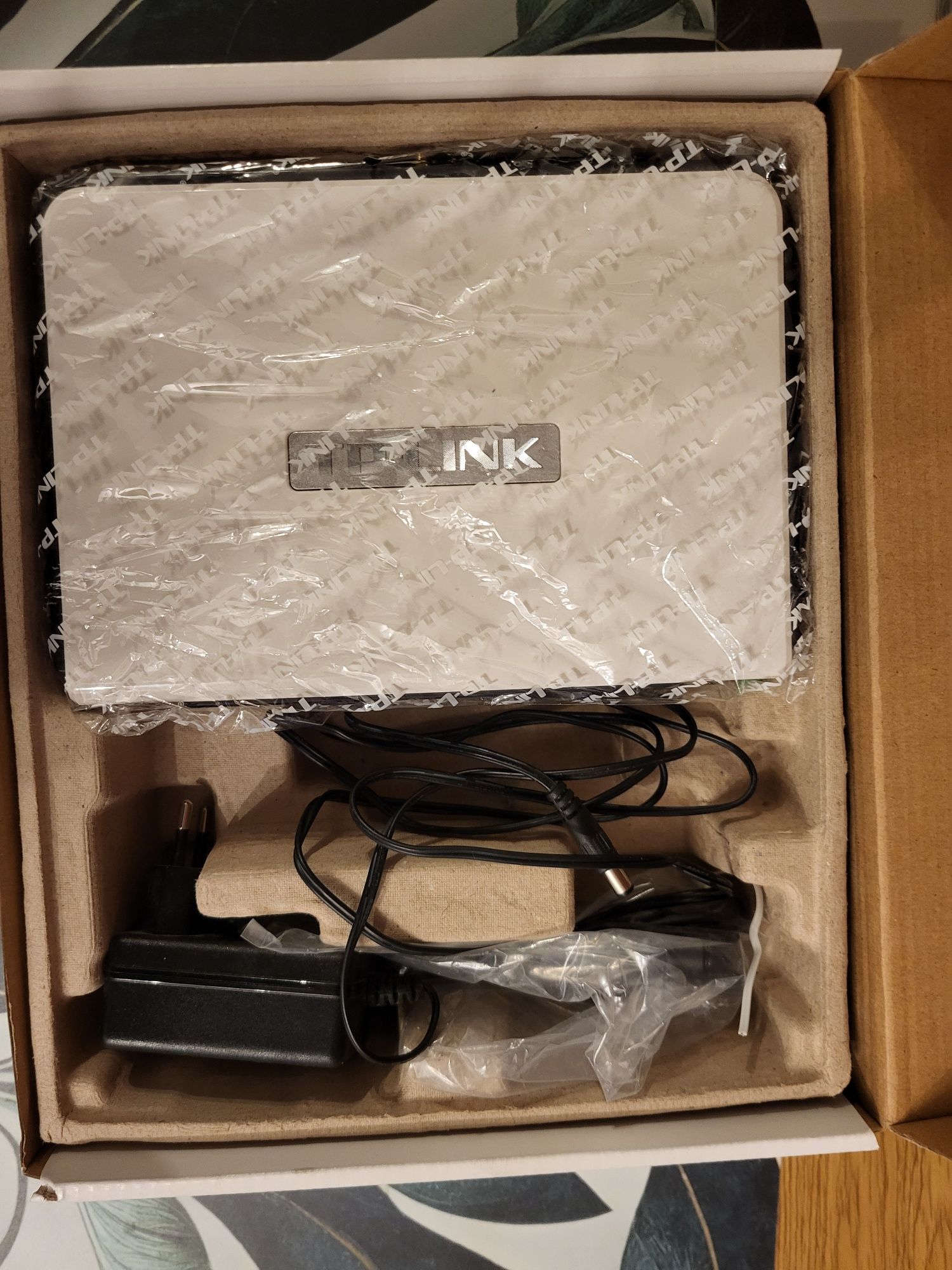 TP LINK Router kolor biało czarny, model TL - WR1043ND