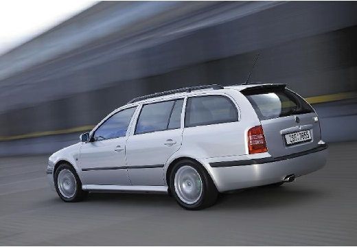 Кузовні деталі Skoda Octavia 1.8турбо бензин сріблястий металік