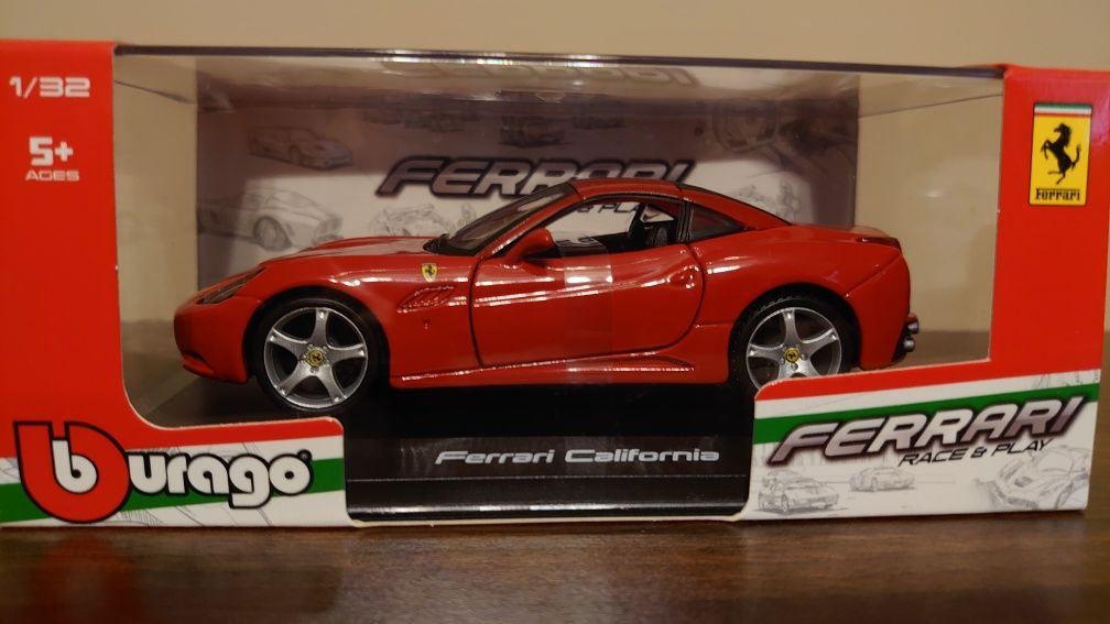 Bburago Race & Play Ferrari California 1:32 BURAGO.