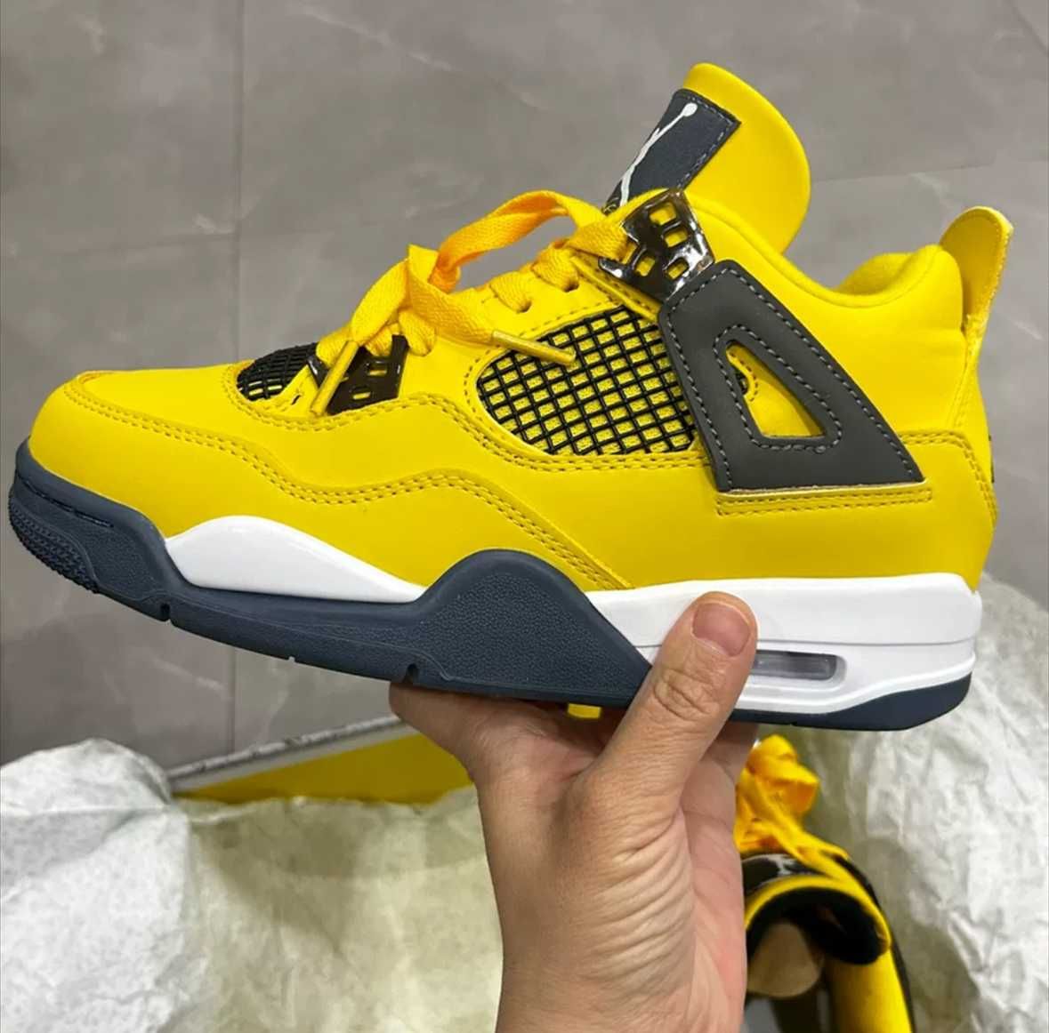 Jordan 4 Retro lightning EU40