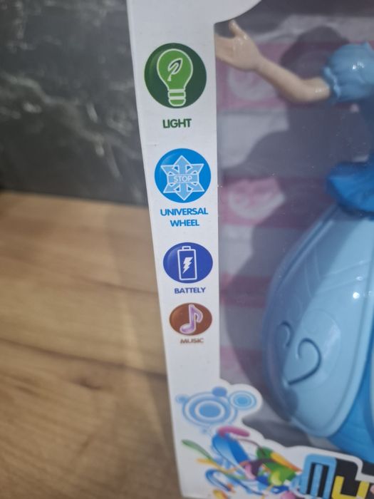 Księżniczka Elsa – świecąca lalka muzyczna z „Krainy Lodu”, jeździ