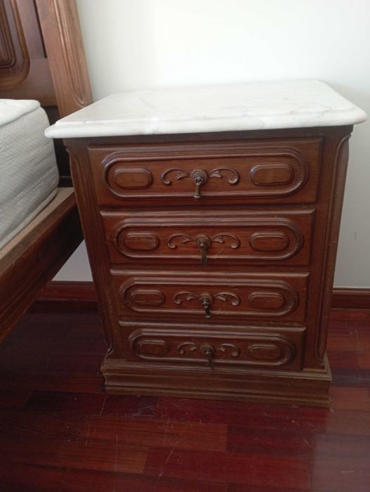 Mobília antiga de quarto