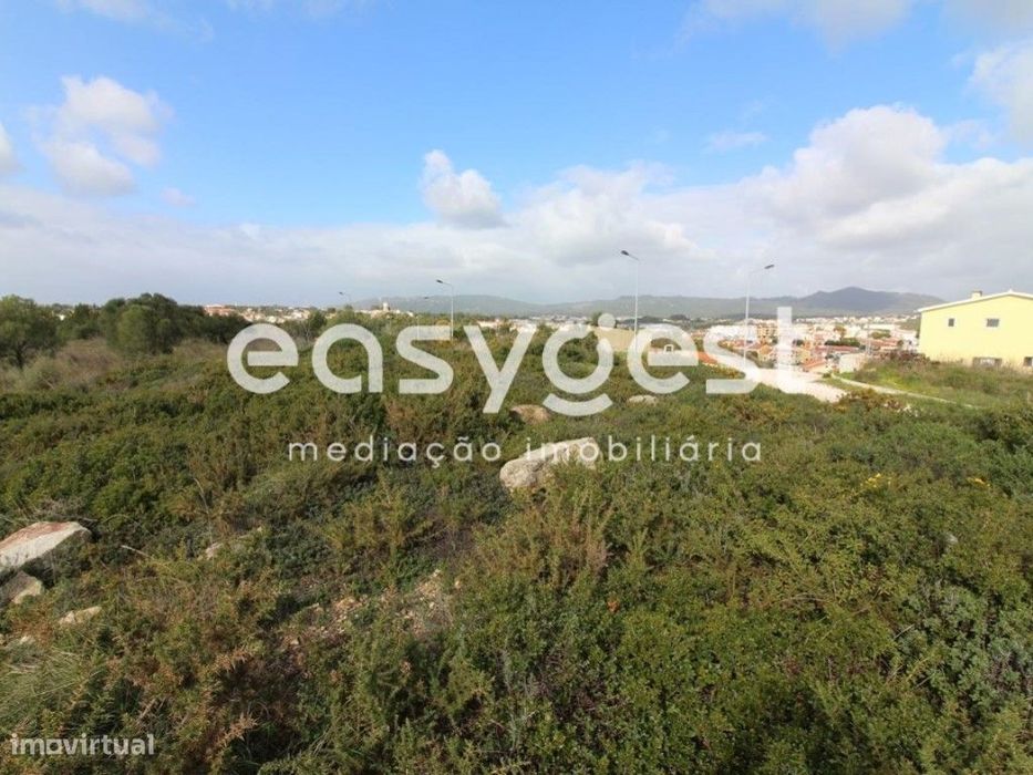Terreno Urbano (Área 10.120m2), com vista de mar e serra, em Bicesse