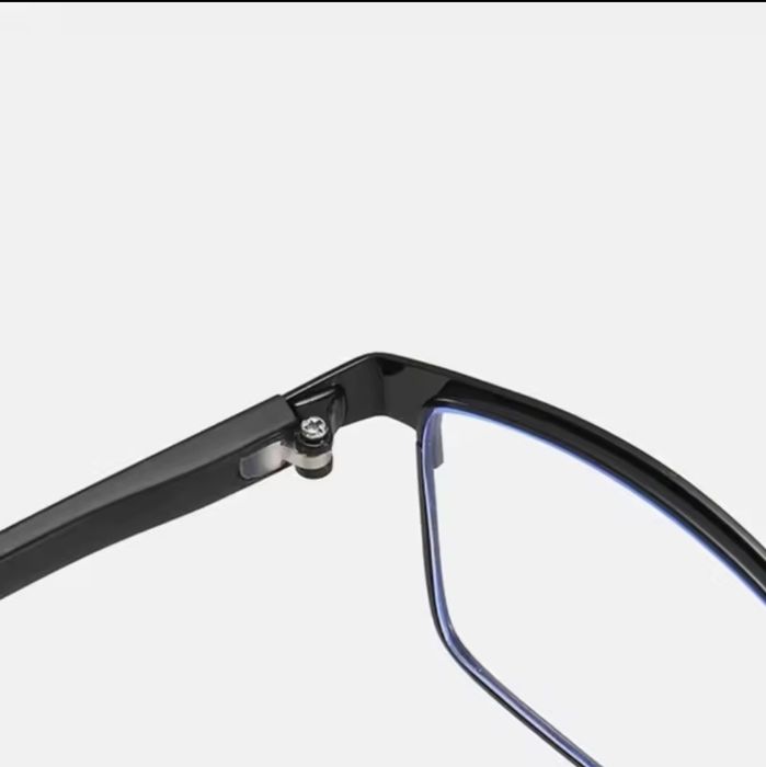 Окуляри для короткозорості чоловічі у титановій оправі.