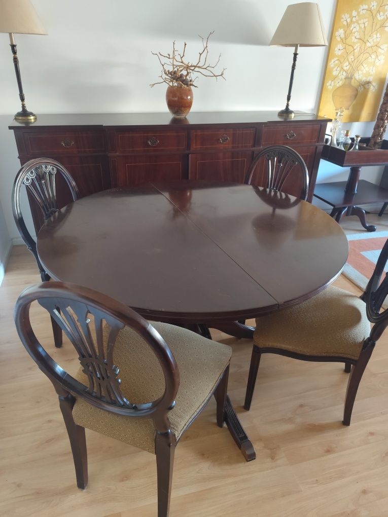 Mesa de jantar com 6 cadeiras vintage