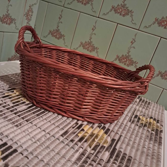 Koszyczek wiklinowy, pleciony,owalny z uchwytami