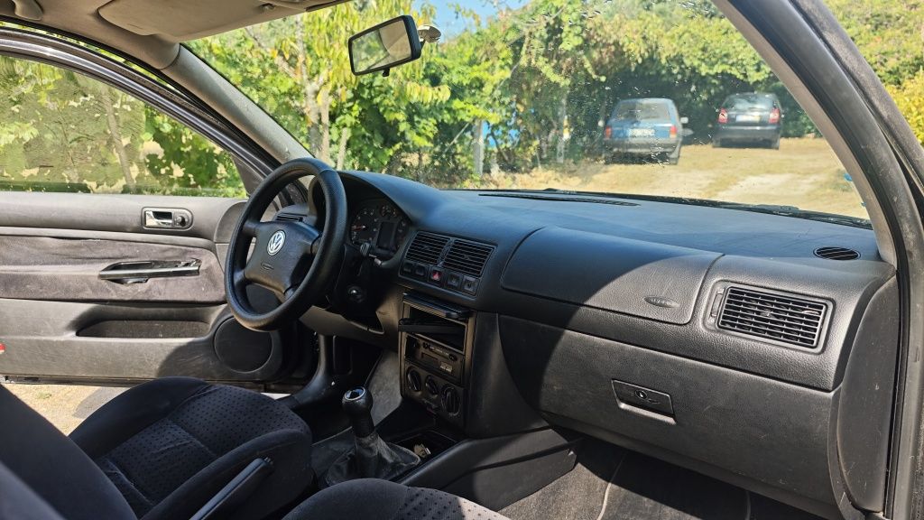 V.W. Golf 1.4  de 1998 com 75CV