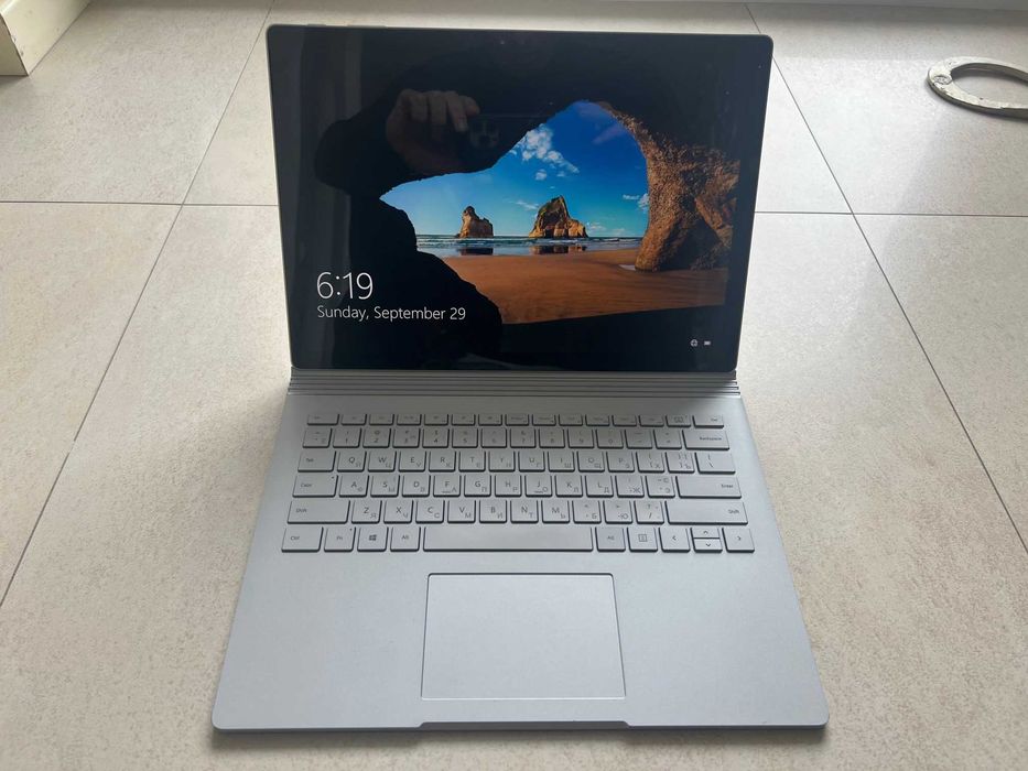 Продам ноутбук Microsoft Surface Book 1 i7/16Gb/512Gb