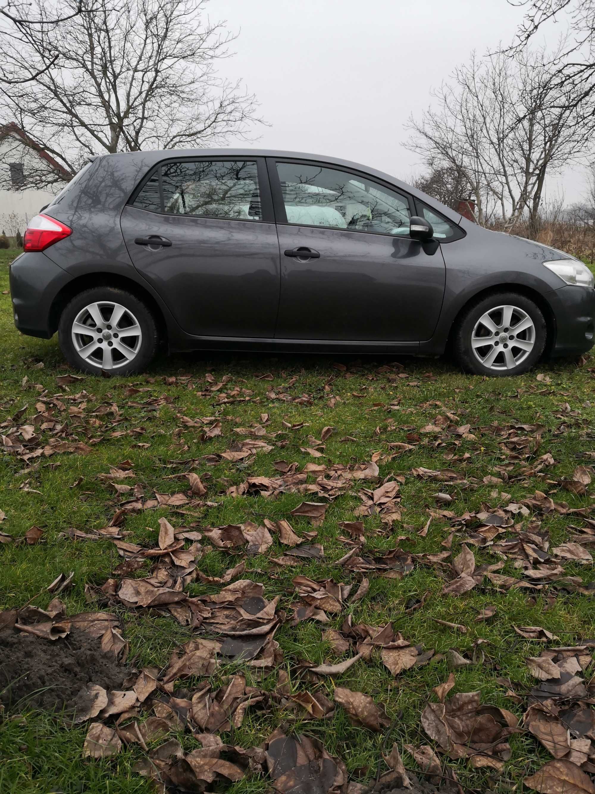 Sprzedam zadbaną Toyotę Auris