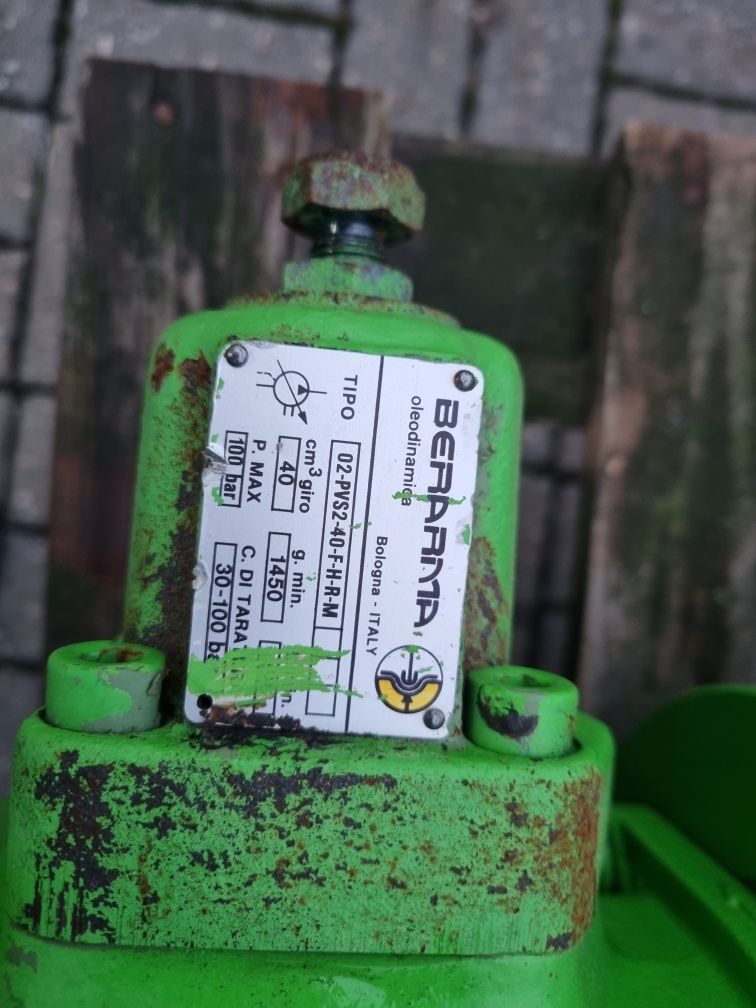 Pompy hydrauliczne 11kW i 7,5kW.