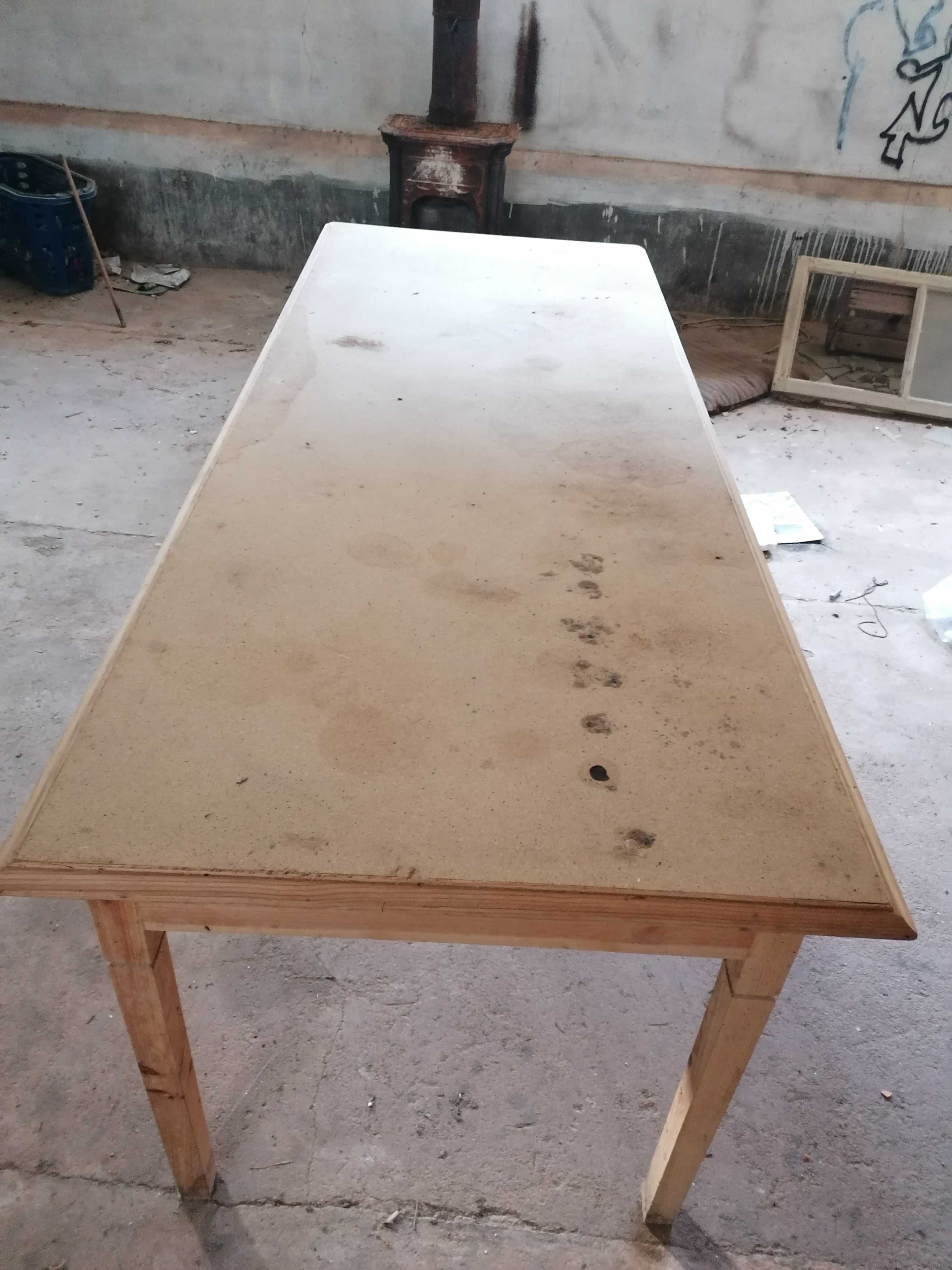 Mesa de trabalho em madeira