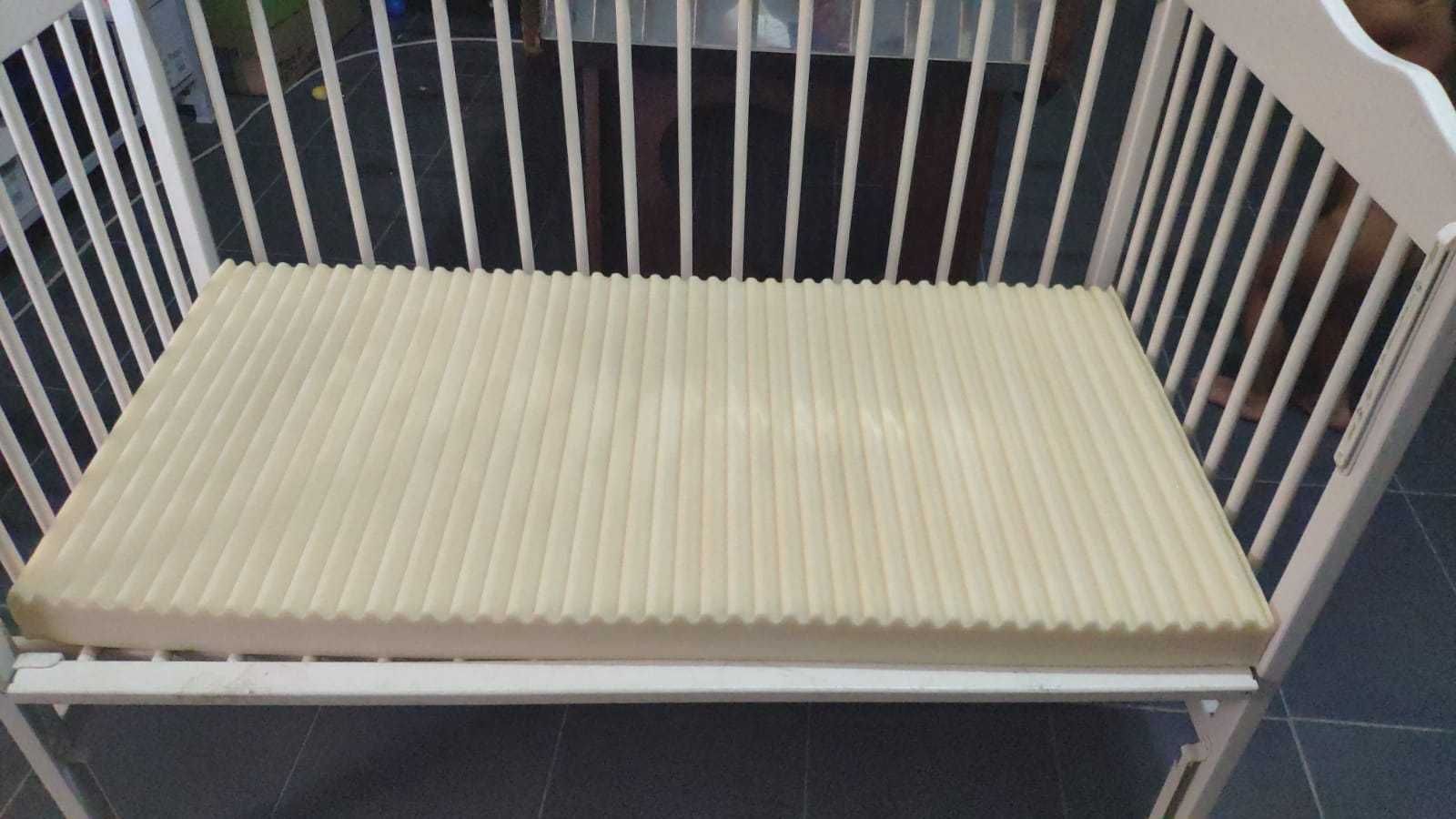 Cama de grades com colchão