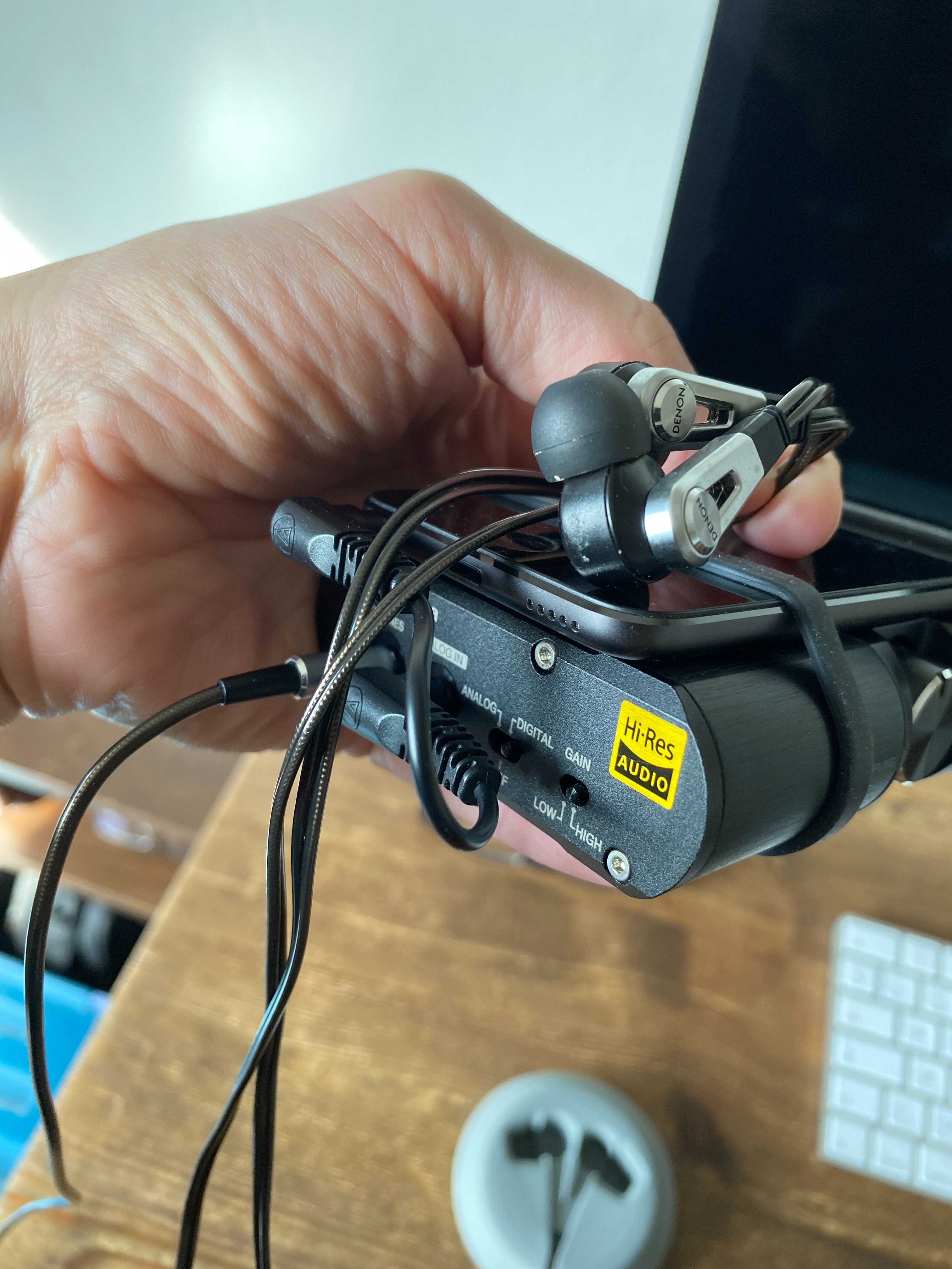 BLACK WEEK / Audio-Technica AT-PHA100 + Denon AH-C821