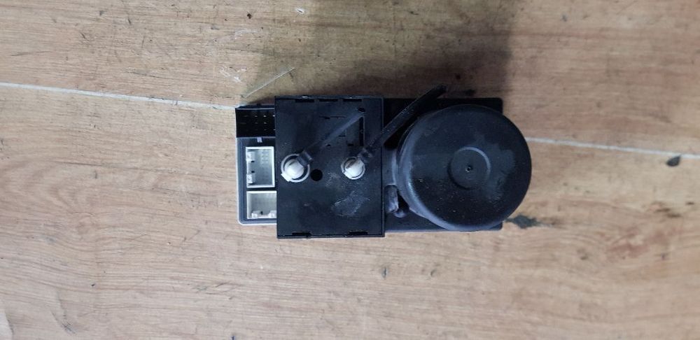 AUDI A3 A4 POMPKA CENTRALNEGO ZAMKA 8L0962257E