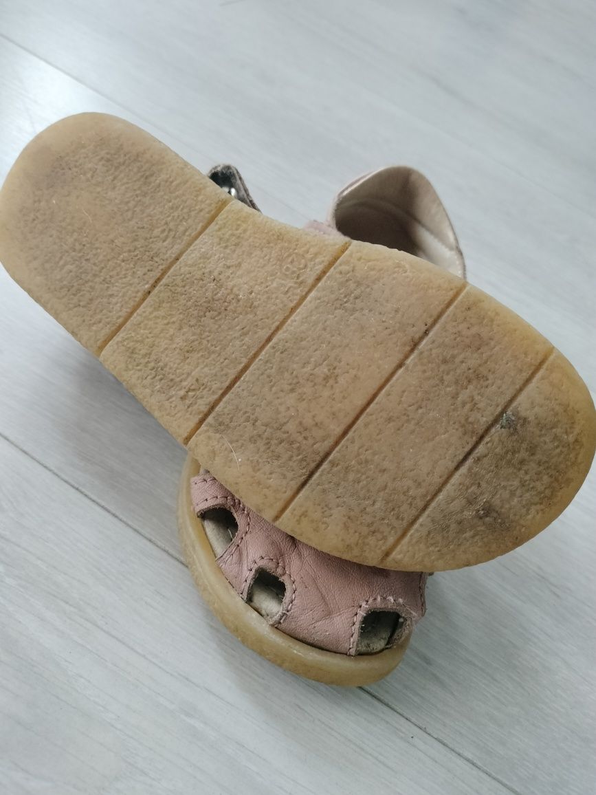 Sandały dziewczęce Mrugała ze skóry zabudowane