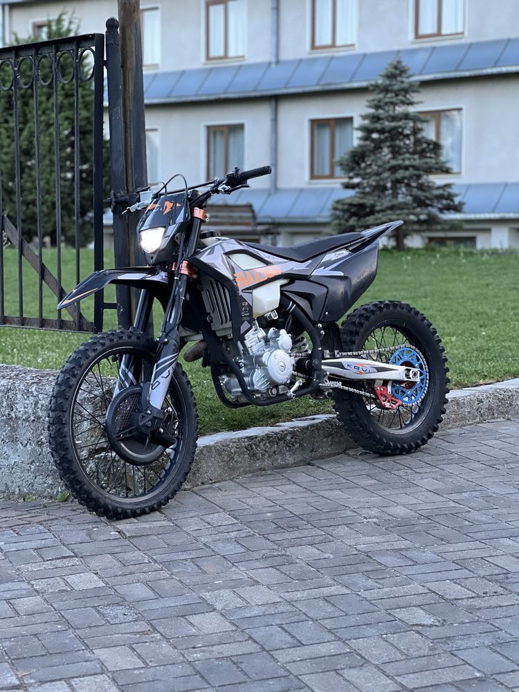 Продам мотоцикл Kovi max 300