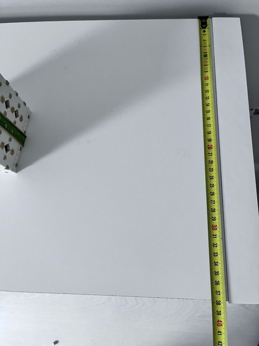 Regał biały kostkowy, komorowy. Cztery komory.