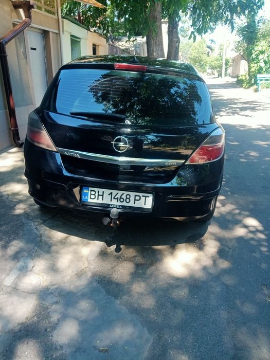 Продам автомобиль Opel Astra H 2007 год.Вложений не требует.