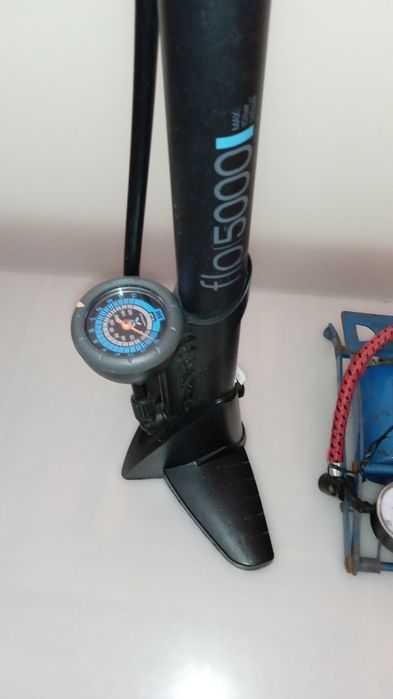 Bomba de Ar FLP 5000 + Bomba de Pé