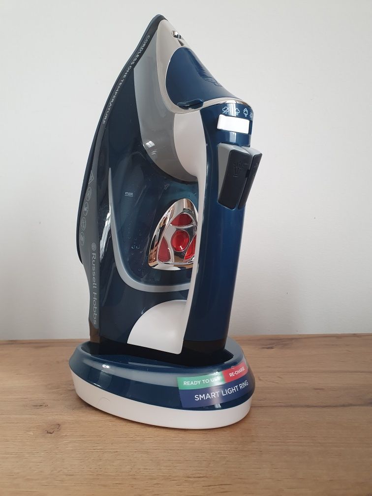 Żelazko bezprzewodowe Russell Hobbs 2600 W