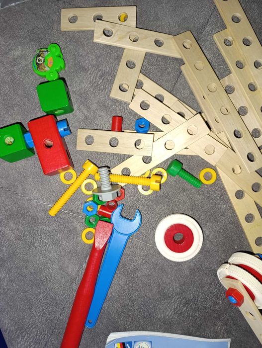 Дерев'яний конструктор самольотик