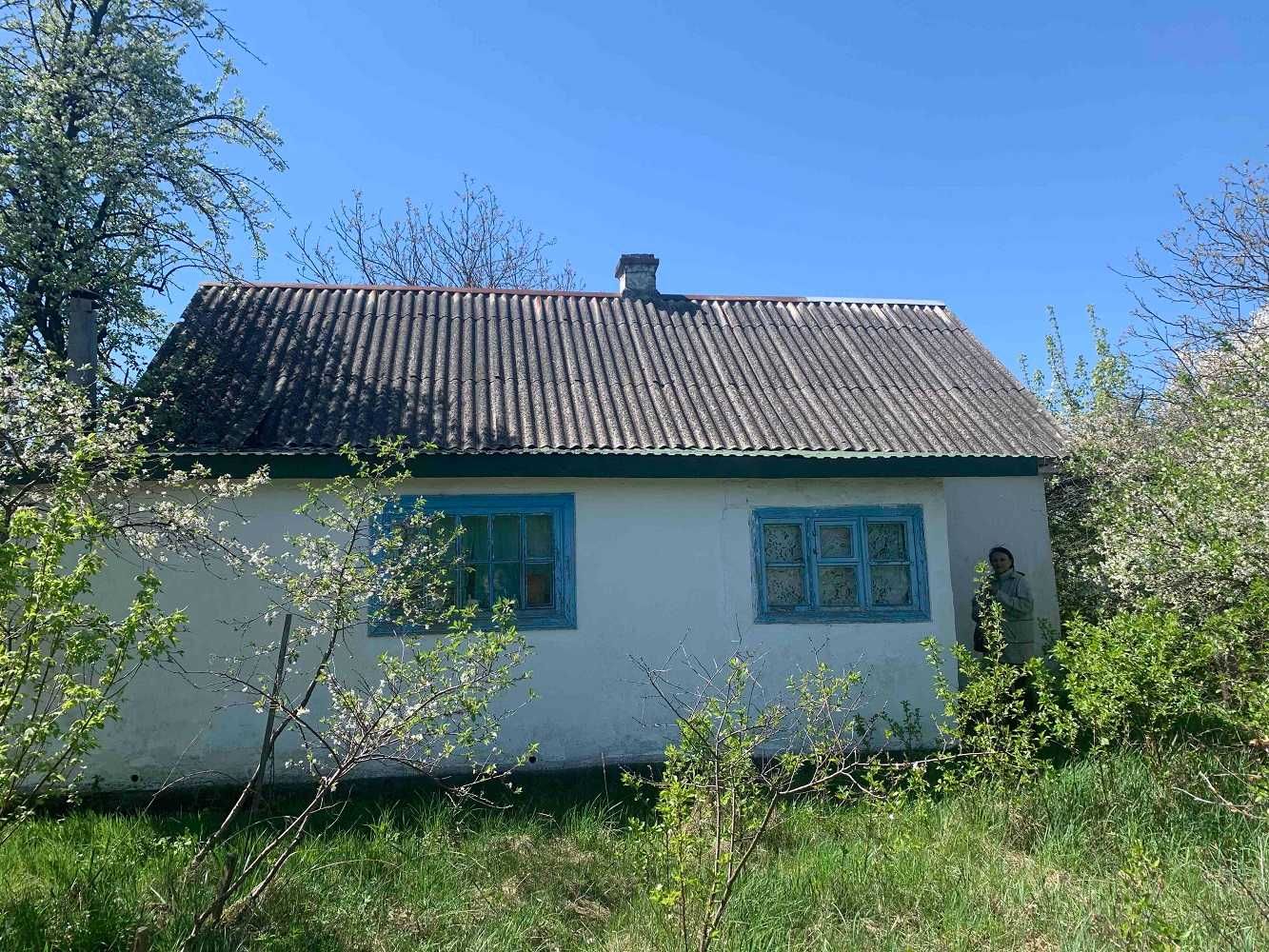 Стара дерев'яна хата із земельною ділянкою 29,5 соток