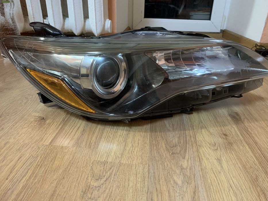 Фара права Toyota Camry 55
