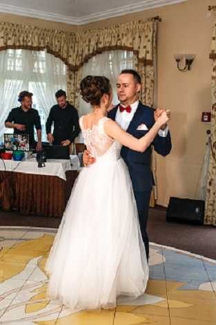 Suknia ślubna 36/38 kupiona w salonie.