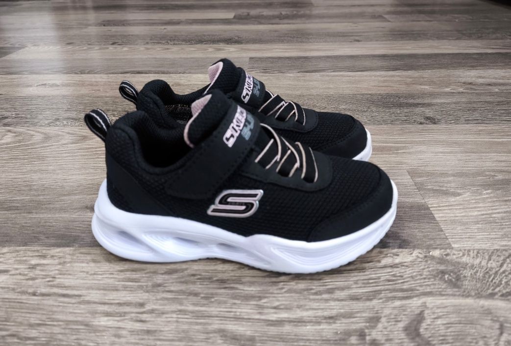 КроссовкиSKECHERS SOLA GLOW,сникерсы,кросівки