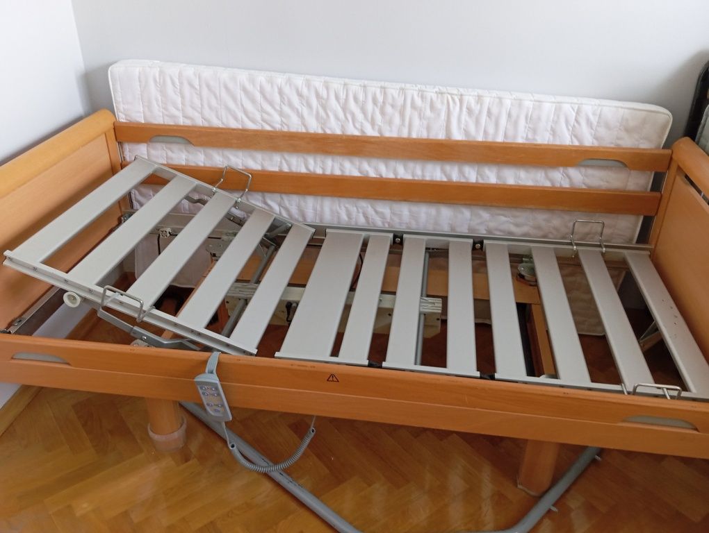 Łóżko rehabilitacyjne elektryczne  drewniane Volker 2090E