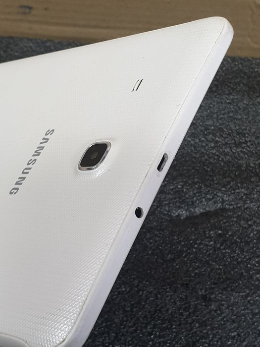 Планшет Samsung Tab E SM-T560