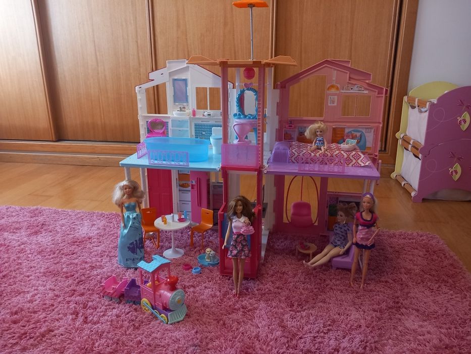 Casa da barbie mais bonecas