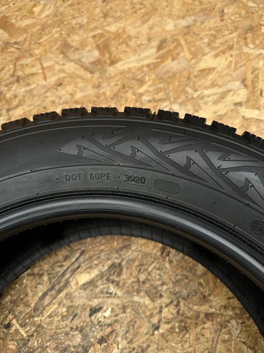 Зимові шини 215/60 R17C 109/107R NOKIAN HAKKAPELIITTA C3.гума резина