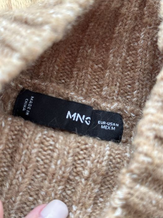 Вʼязаний, теплий сведрик від Манго