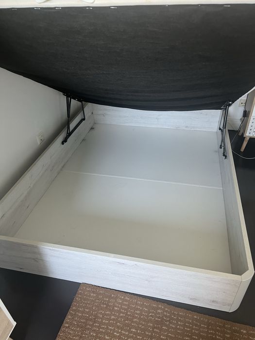 Cama de casal com colchão e cabeceira