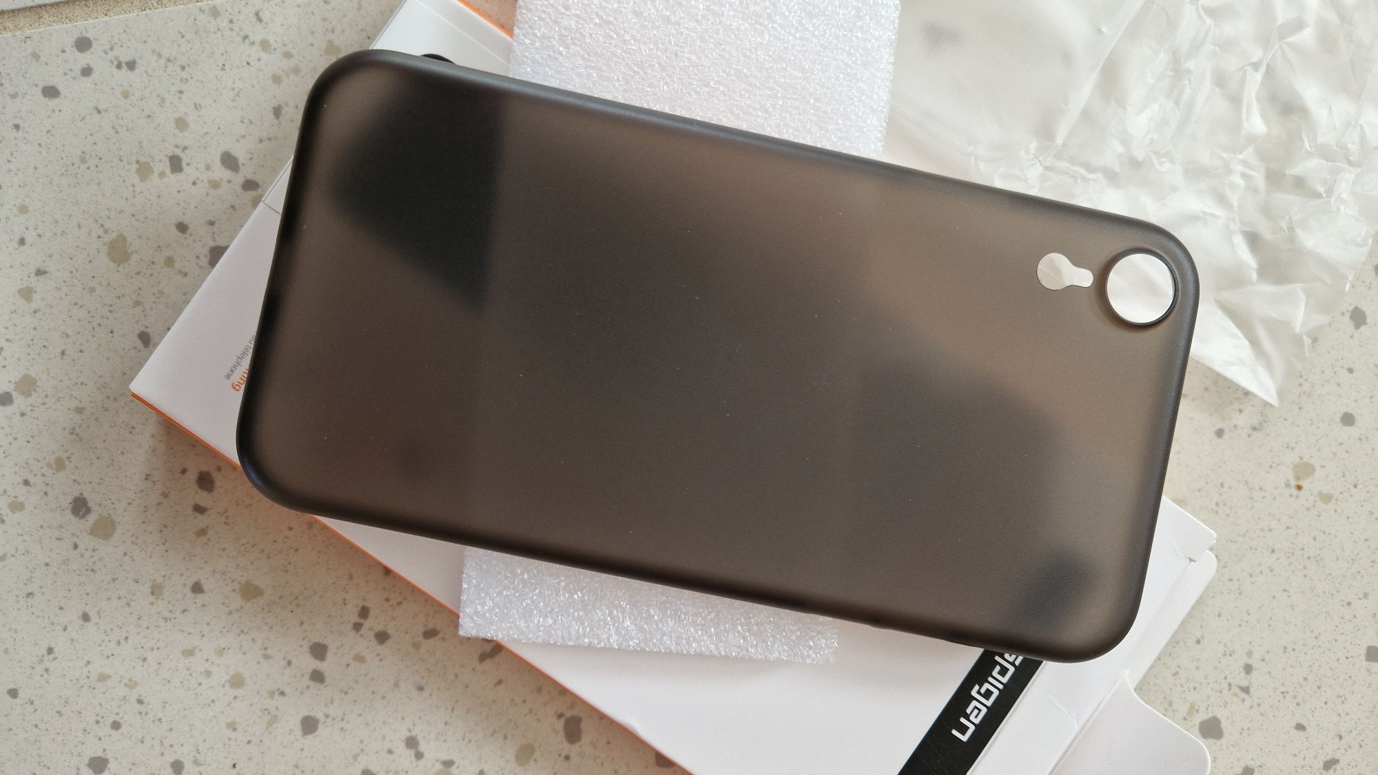 etui plecki iPhone XR Air Skin Spigen black (NOWE)