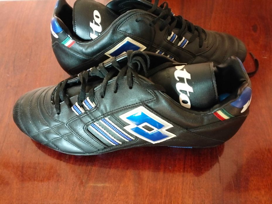 Взуття/спортивне/ футбольні бутси