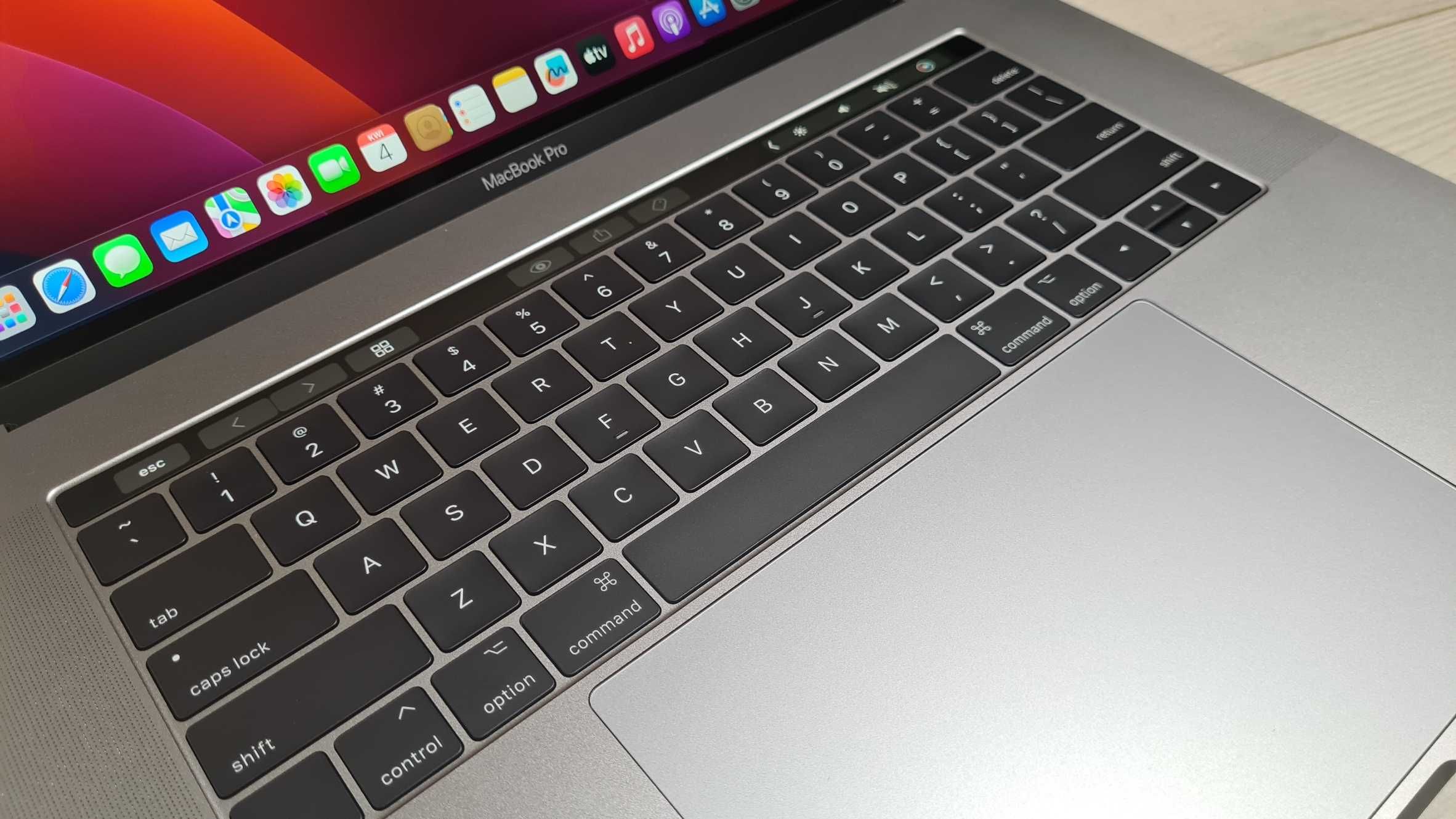 MacBook PRO 15 i7/16/500 Radeon Retina