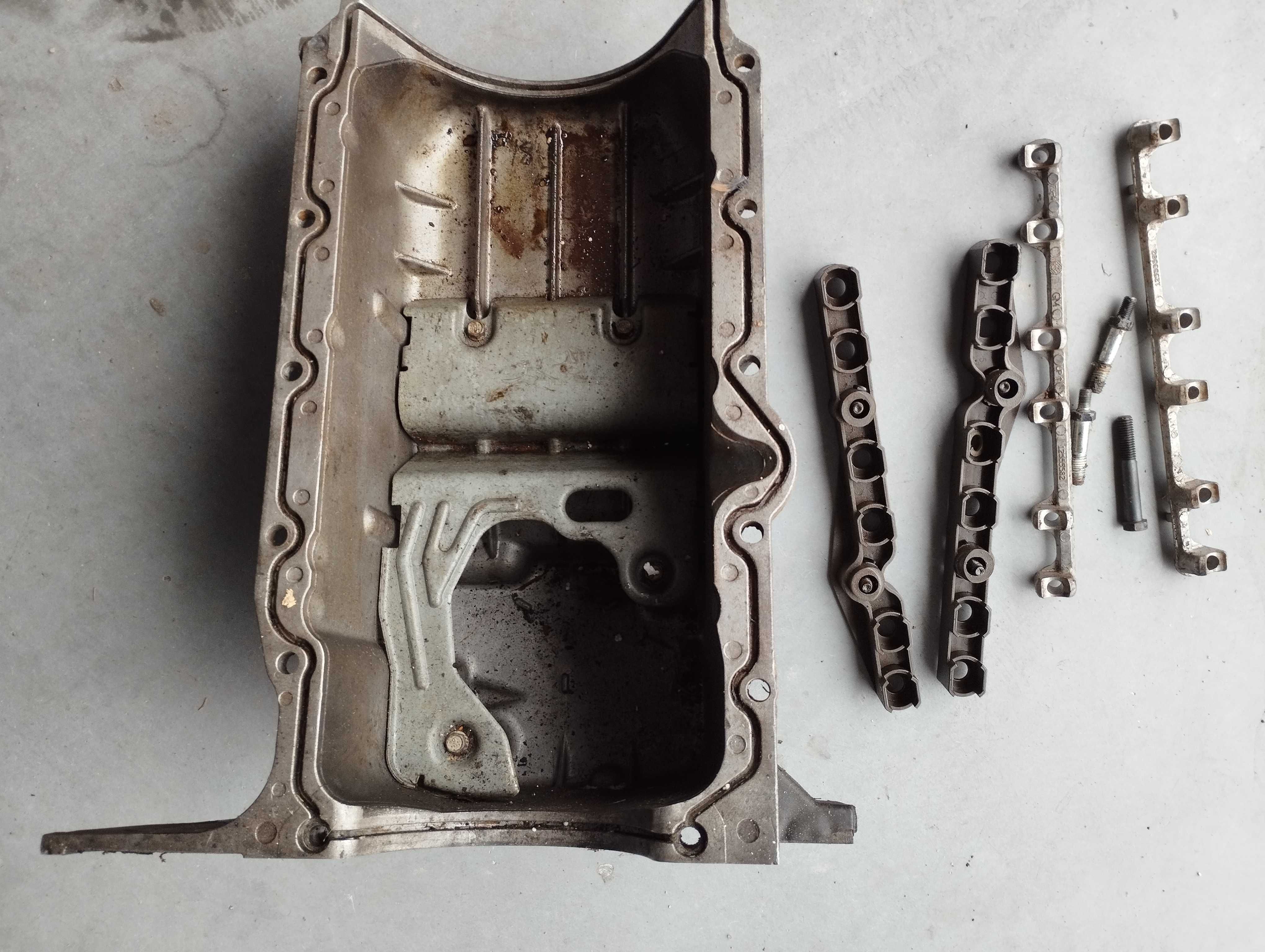 Mercruiser  V6 4.3 4,3 vortec  pompa misa rozrząd pokrywa zawór wałek