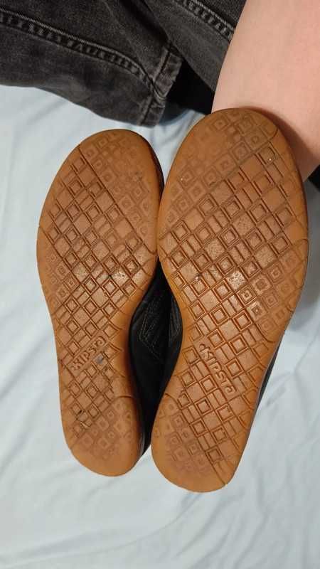 Czarno-czerwone buty halowe do piłki nożnej Decathlon Kipsta 38