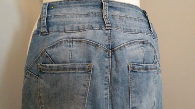 Spodnie jeans push-up