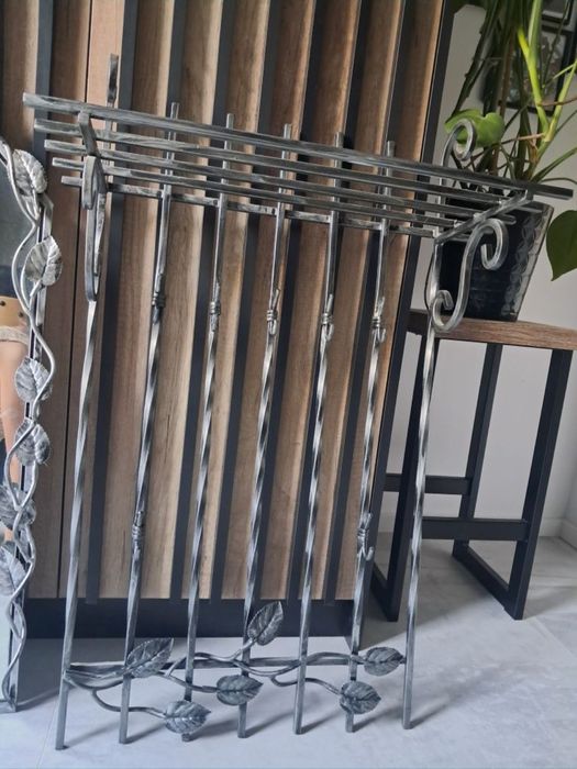 Wieszak korytarz srebrna patyna kute metaloplastyka