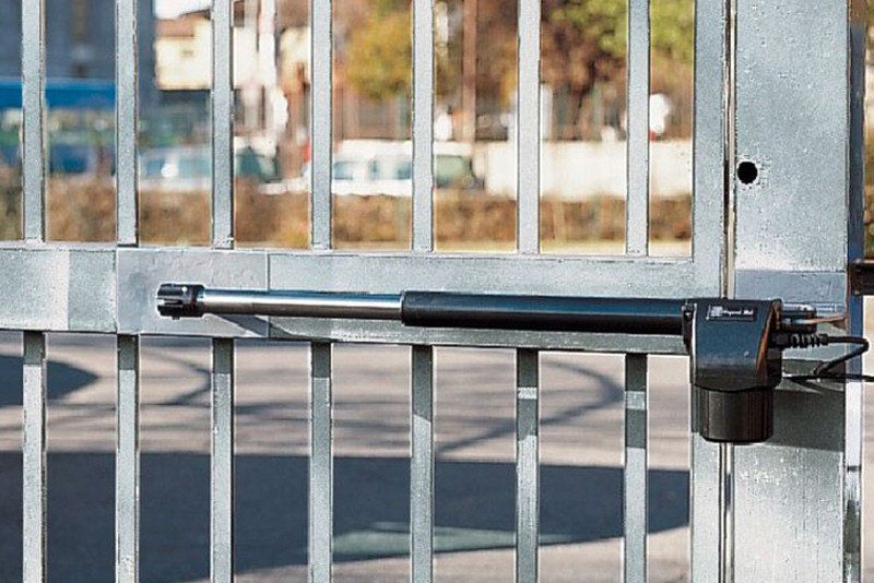 Автоматика для распашных ворот в Днепре. Производим монтаж!