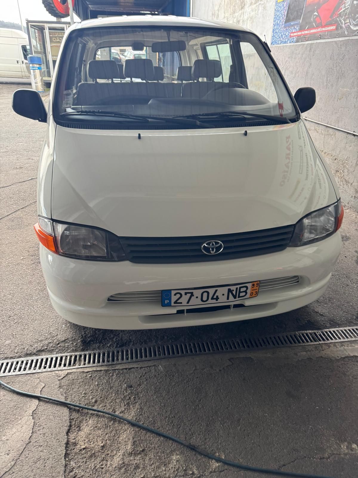 Toyota hiace 6 lugares