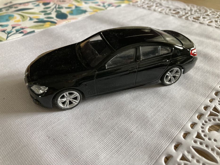 Samochodzik BMW M6 skala 1:43