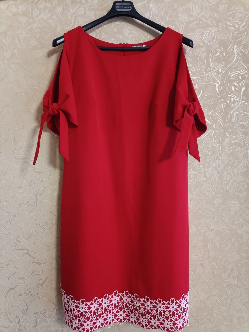 Сукня  червоного кольору
